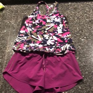 Lululemon tank & shorts both size 6 never worn
